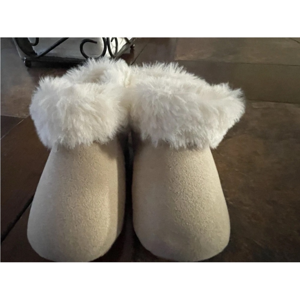 Old Navy Tan Slippers with White Fur 6-12 months